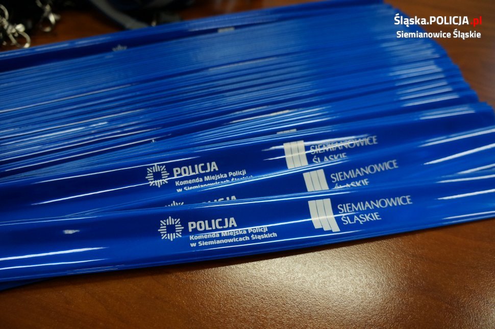 opaski odblaskowe z napisem Policja Komenda Miejska Policji w Siemianowicach Śląskich i Siemianowice Śląskie