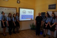 policjanci podczas spotkania z seniorami