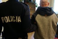 policjant z zatrzymanym