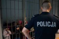 policjant z dziećmi