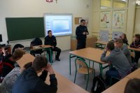 policjanci na spotkaniu z uczniami