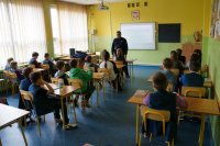 policjanci na spotkaniu z uczniami