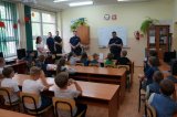 policjanci na spotkaniu z uczniami