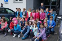 policjanci na spotkaniu z dziećmi