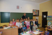 policjanci podczas spotkania z uczniami