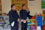 policjanci podczas spotkania z uczniami