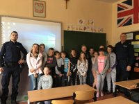 dzielnicowy na spotkaniu z dziećmi