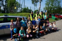 policjanci z dziećmi