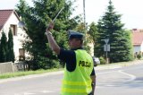 policjant zatrzymujący pojazd