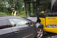 zderzenie autobusu z osobówką