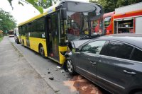 zderzenie autobusu z osobówką
