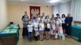 laureaci konkursu z policjantami i organizatorami