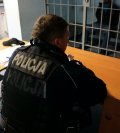 policjant z zatrzymanym