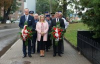 złożenie kwiatów i hołdu poległym