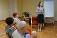 pracownik OIK-u na spotkaniu z seniorami
