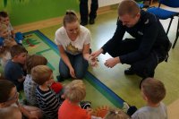 policjanci z wizytą u dzieci