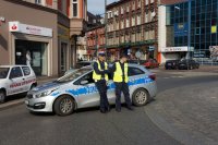 policjanci podczas zabezpieczania biegu