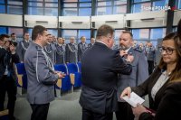wręczenie medali policjantom
