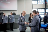 wręczanie medali policjantom