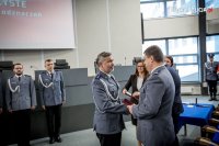 wręczenie medali policjantom