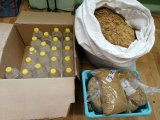 zabezpieczone butelki plastikowe i krajanka tytoniowa