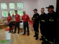 strażacy pożarni i ratownicy wodni podczas prelekcji