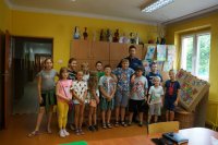 Policjant z dziećmi