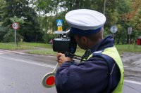 policjant z radarem