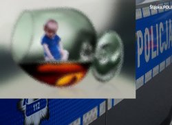 kieliszek z alkoholem a w nim dziecko