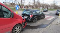 kolizja dwóch samochodów na pasach