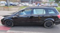 uszkodzony w wyniku kolizji samochód opel