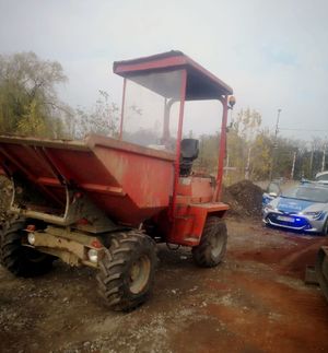 minikoparka i radiowóz