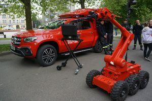 na zdjęciu pojazdy specjalistyczne straży pożarnej