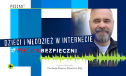 na zdjeciu plakat z napisem dzieci i młodzież w internecie, w tle zdjęcie eksperta