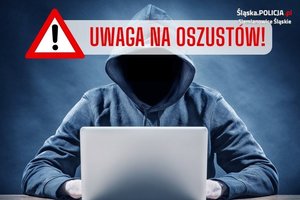 na zdjęciu osoba w kapturze przed laptopem i napis uwaga na oszustów