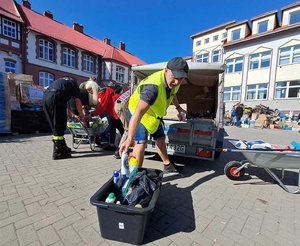 zdjęcie pomagających policjantów z Siemianowic Śląskich