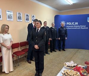 na zdjęciu życzenia składa Komendant Straży Miejskiej