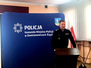 na zdjęciu przemawia I Zastępca Komendanta Wojewódzkiego Policji