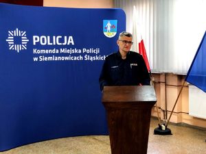 na zdjęciu przemawia Komendant Miejski Policji