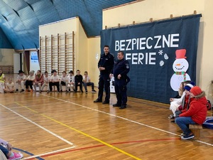 na zdjęciu policjanci podczas spotkania