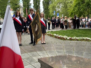 na zdjęciu sztandar szkoły