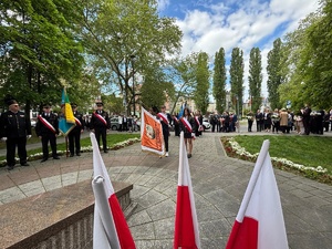 na zdjęciu sztandar szkoły
