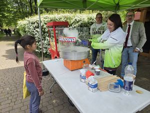 na zdjęciu stanowisko z watą cukrową