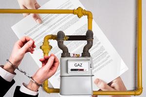 na zdjęciu licznik gazowy i ręce zakute w kajdanki
