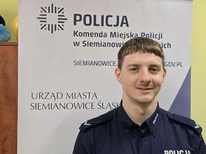 na zdjęciu dzielnicowy