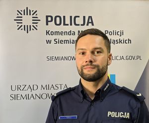 na zdjęciu dzielnicowy