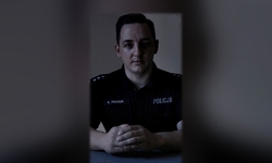 na zdjęciu policjant