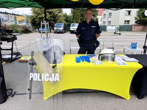 na zdjęciu dzielnicowy na stanowisku