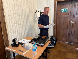 technik kryminalistyki podczas prezentacji