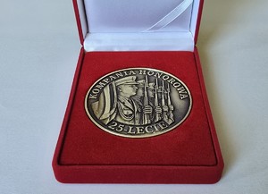 awers odznaki z okazji 25-lecia Kompanii Honorowej KWP Katowice